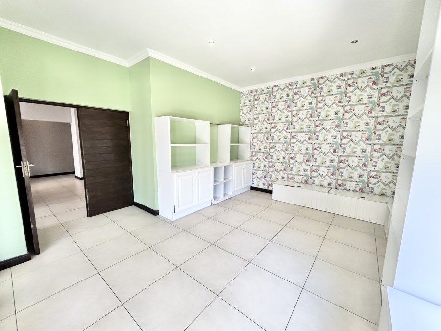 5 Bedroom Property for Sale in Blue Valley Golf Estate Gauteng