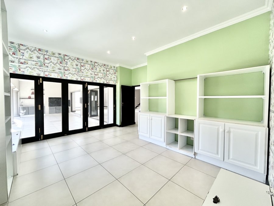 5 Bedroom Property for Sale in Blue Valley Golf Estate Gauteng