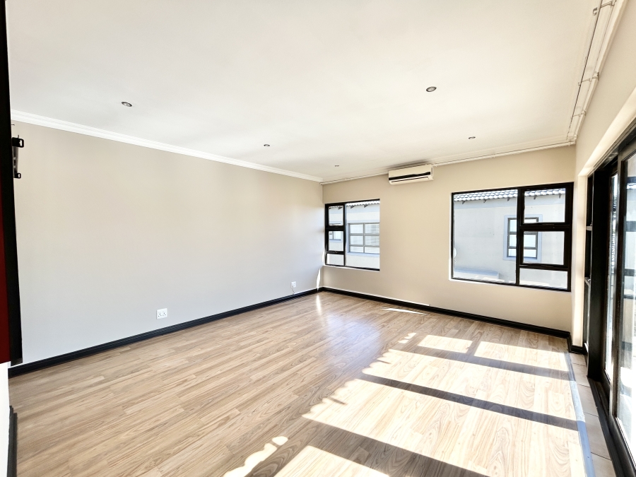 5 Bedroom Property for Sale in Blue Valley Golf Estate Gauteng