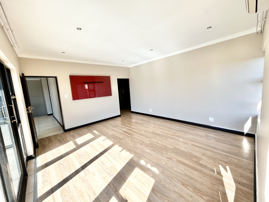 5 Bedroom Property for Sale in Blue Valley Golf Estate Gauteng