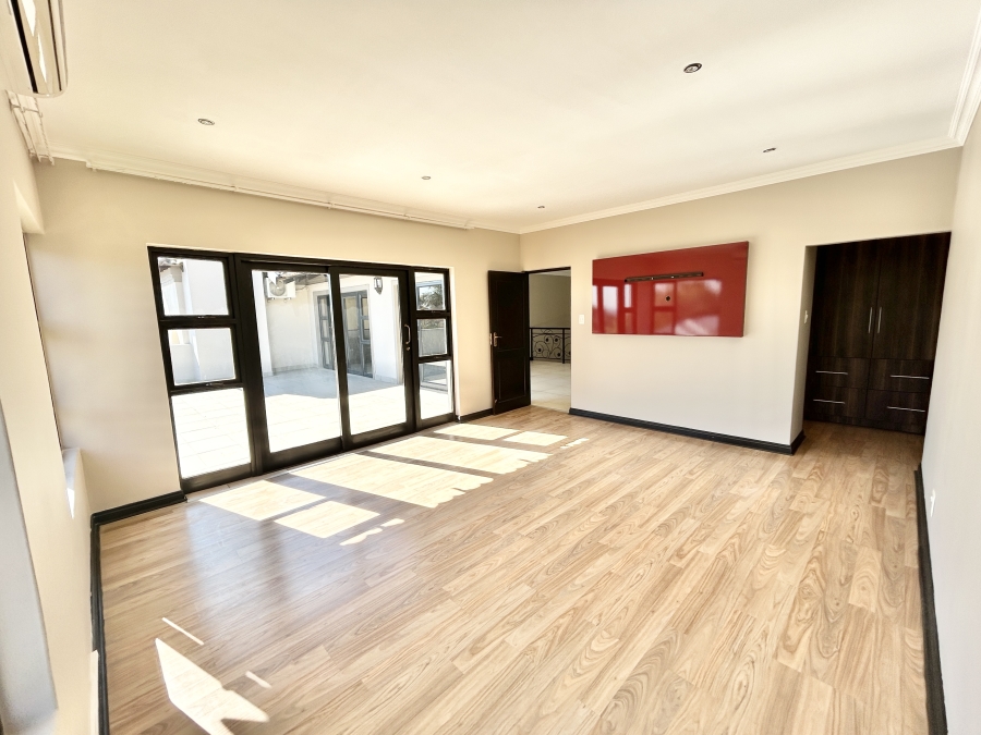 5 Bedroom Property for Sale in Blue Valley Golf Estate Gauteng