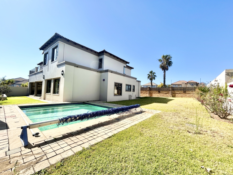 5 Bedroom Property for Sale in Blue Valley Golf Estate Gauteng