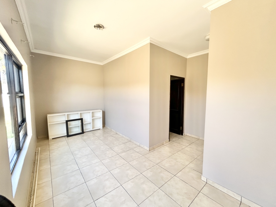 5 Bedroom Property for Sale in Blue Valley Golf Estate Gauteng