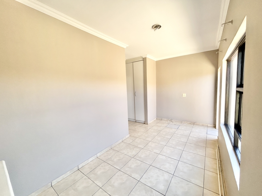 5 Bedroom Property for Sale in Blue Valley Golf Estate Gauteng