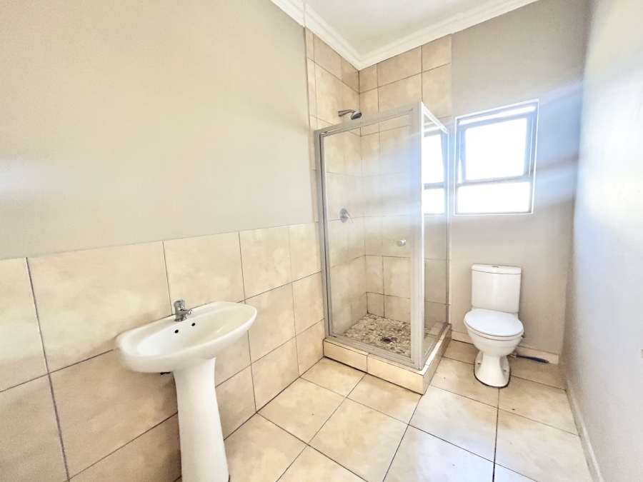 5 Bedroom Property for Sale in Blue Valley Golf Estate Gauteng