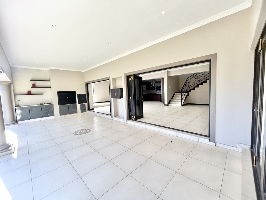 5 Bedroom Property for Sale in Blue Valley Golf Estate Gauteng