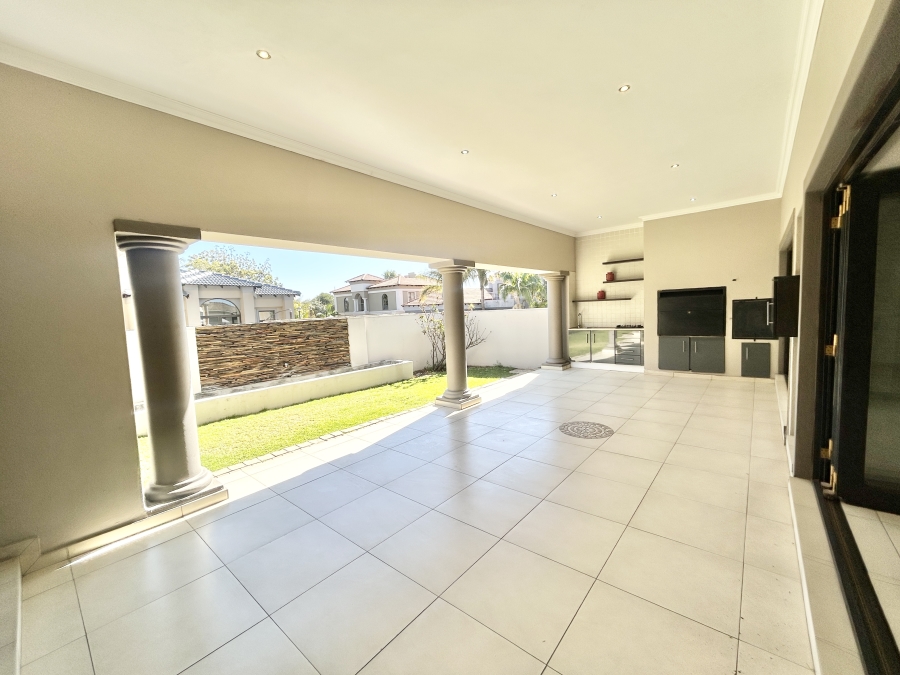5 Bedroom Property for Sale in Blue Valley Golf Estate Gauteng