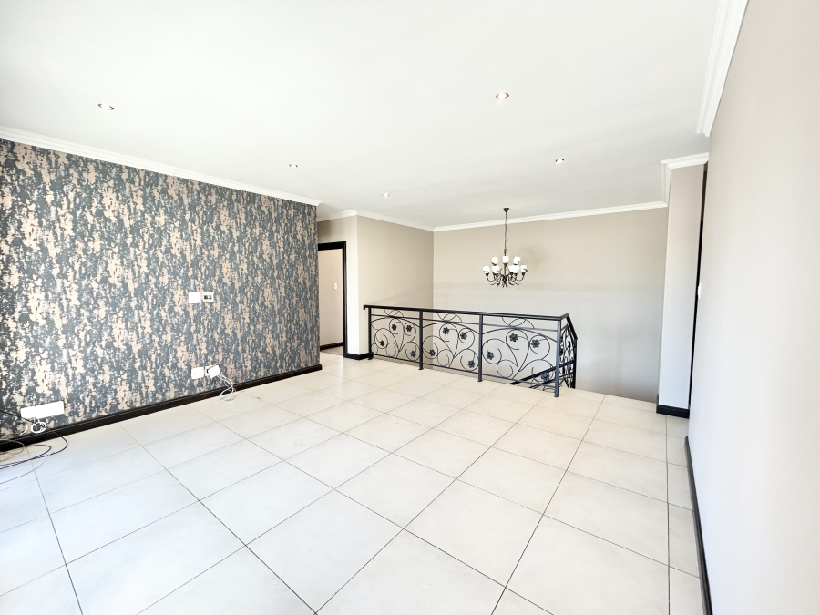 5 Bedroom Property for Sale in Blue Valley Golf Estate Gauteng