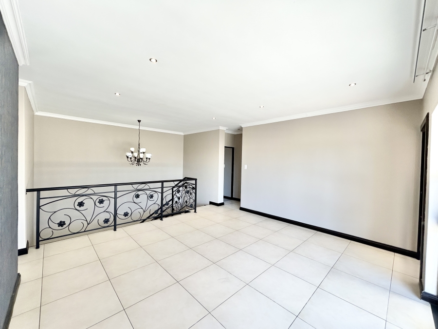 5 Bedroom Property for Sale in Blue Valley Golf Estate Gauteng