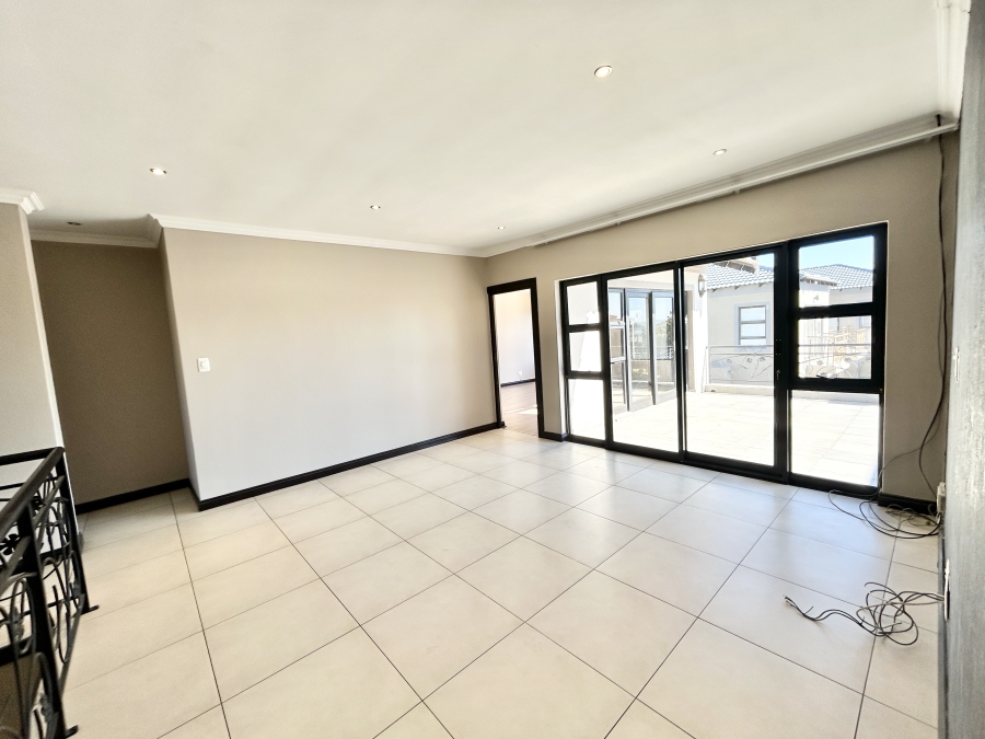 5 Bedroom Property for Sale in Blue Valley Golf Estate Gauteng
