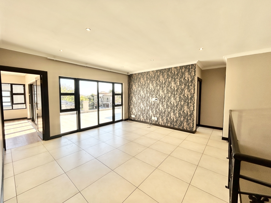 5 Bedroom Property for Sale in Blue Valley Golf Estate Gauteng