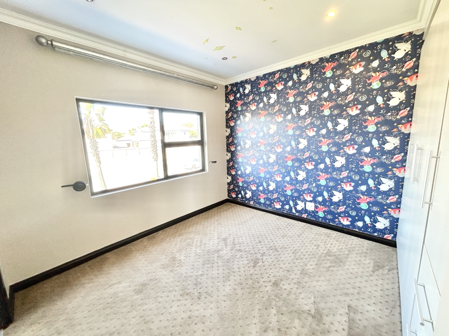 5 Bedroom Property for Sale in Blue Valley Golf Estate Gauteng