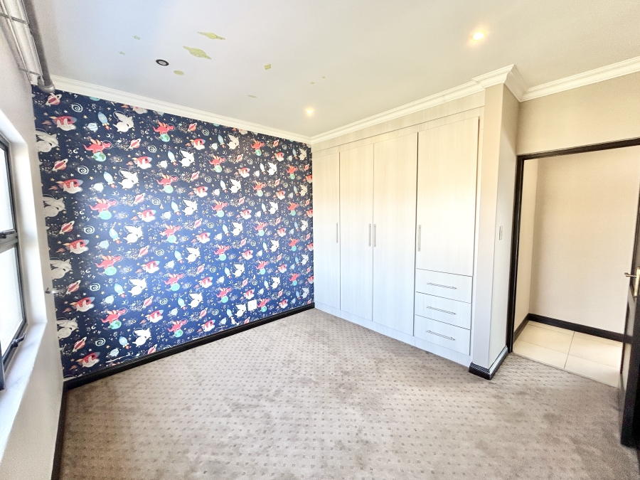 5 Bedroom Property for Sale in Blue Valley Golf Estate Gauteng