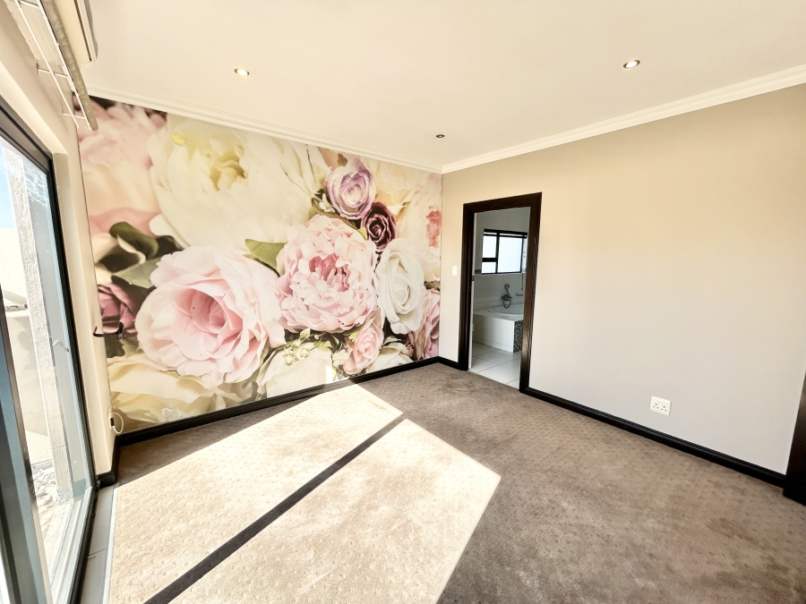 5 Bedroom Property for Sale in Blue Valley Golf Estate Gauteng