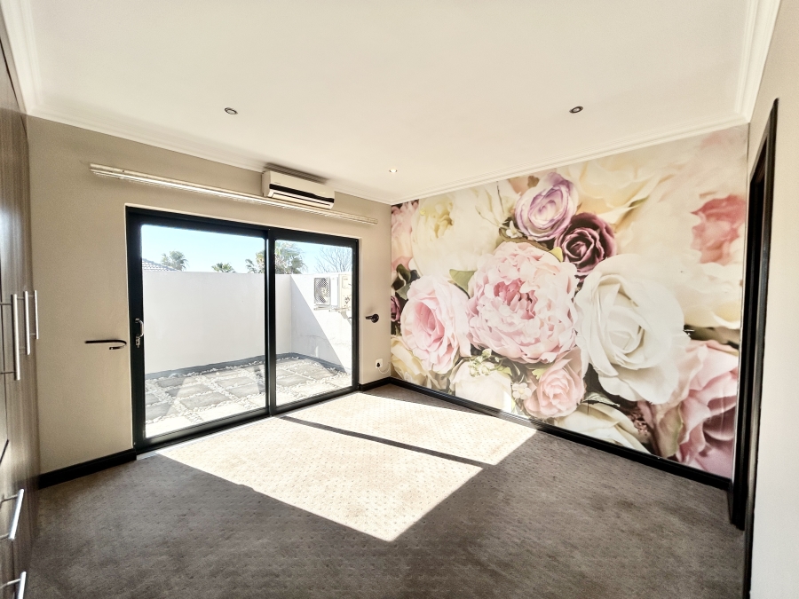 5 Bedroom Property for Sale in Blue Valley Golf Estate Gauteng