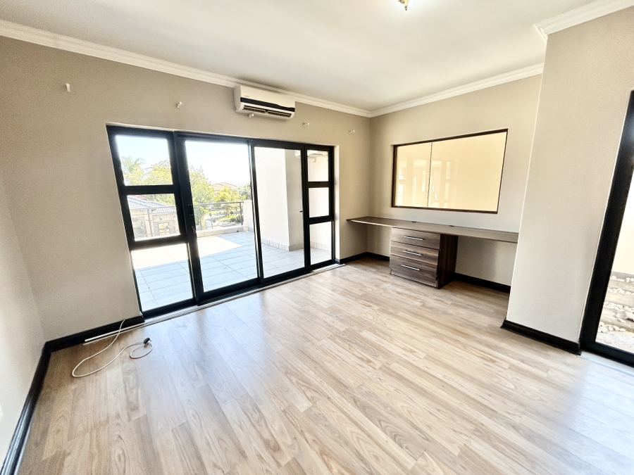 5 Bedroom Property for Sale in Blue Valley Golf Estate Gauteng