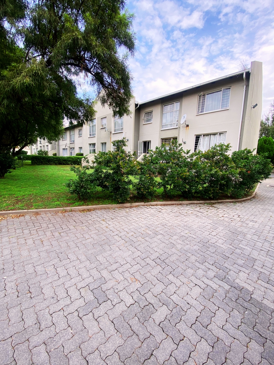 2 Bedroom Property for Sale in Vorna Valley Gauteng