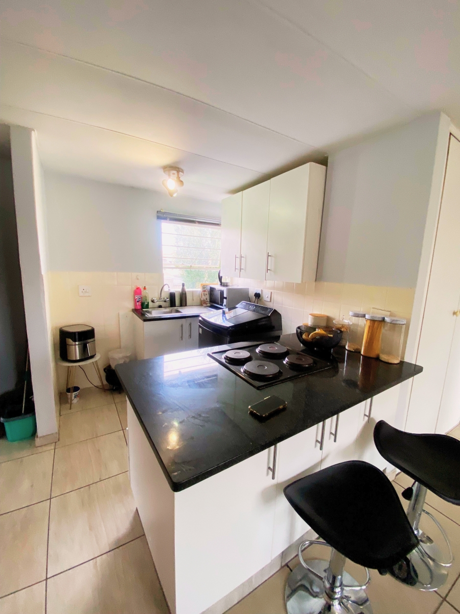 2 Bedroom Property for Sale in Vorna Valley Gauteng