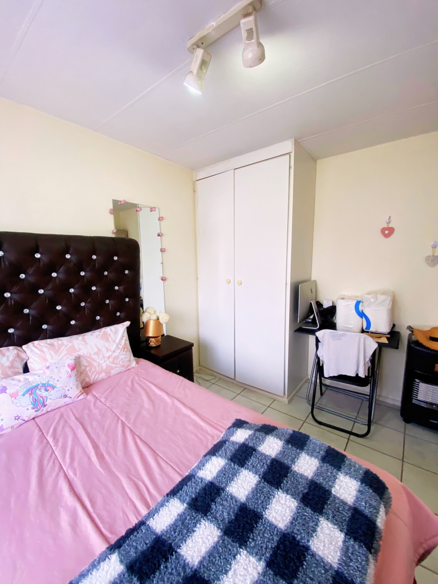 2 Bedroom Property for Sale in Vorna Valley Gauteng