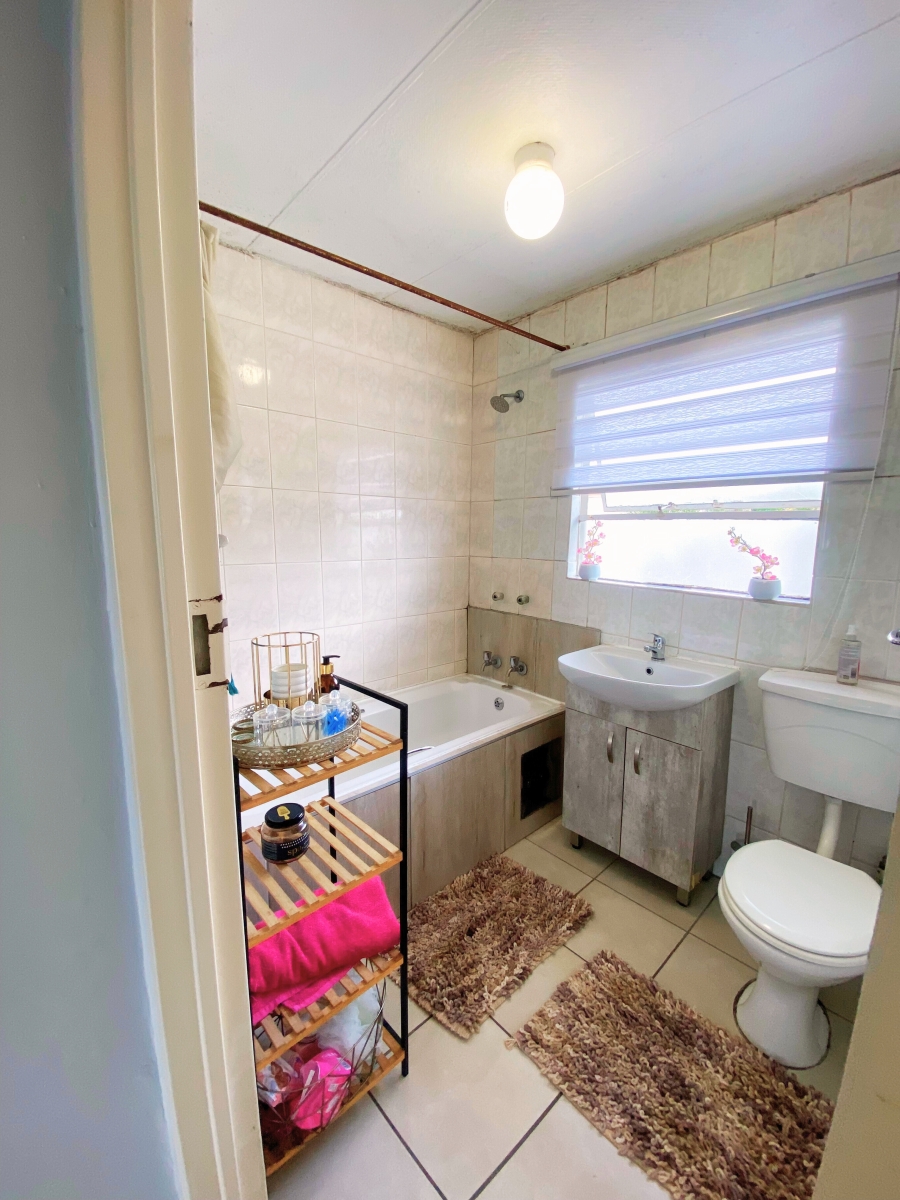 2 Bedroom Property for Sale in Vorna Valley Gauteng