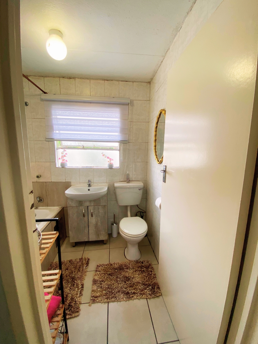 2 Bedroom Property for Sale in Vorna Valley Gauteng