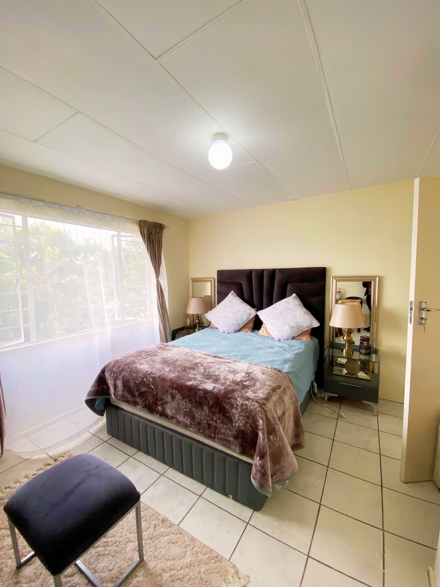 2 Bedroom Property for Sale in Vorna Valley Gauteng