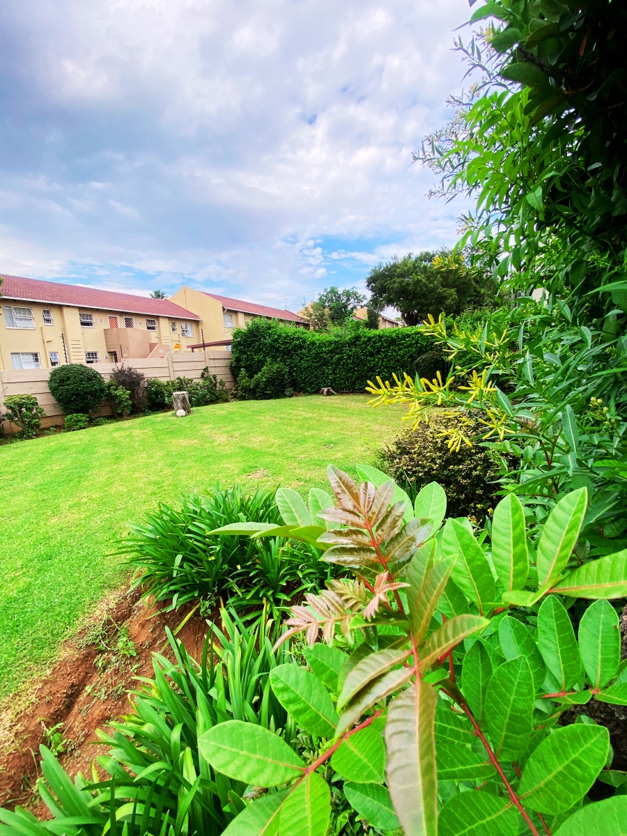 2 Bedroom Property for Sale in Vorna Valley Gauteng