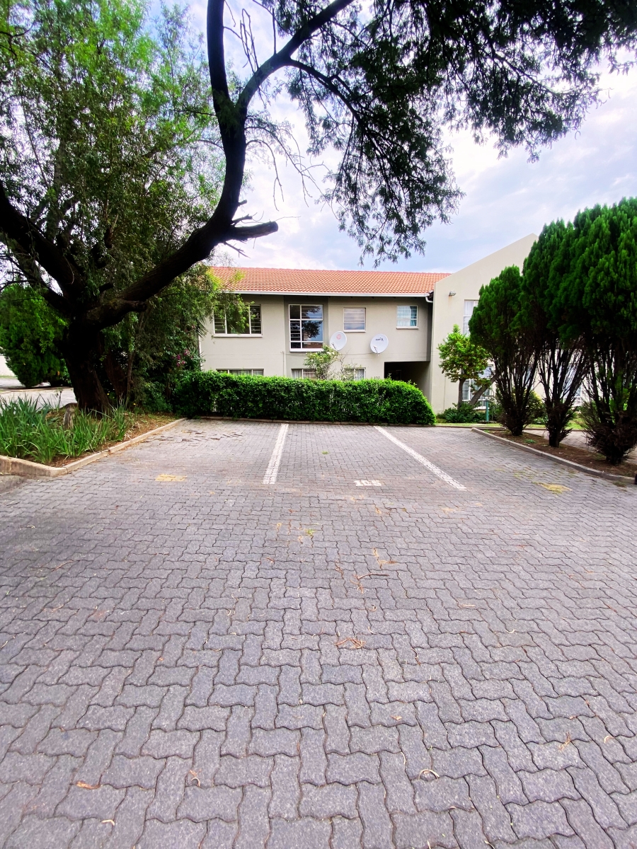 2 Bedroom Property for Sale in Vorna Valley Gauteng