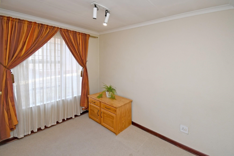 2 Bedroom Property for Sale in Bryanston Gauteng