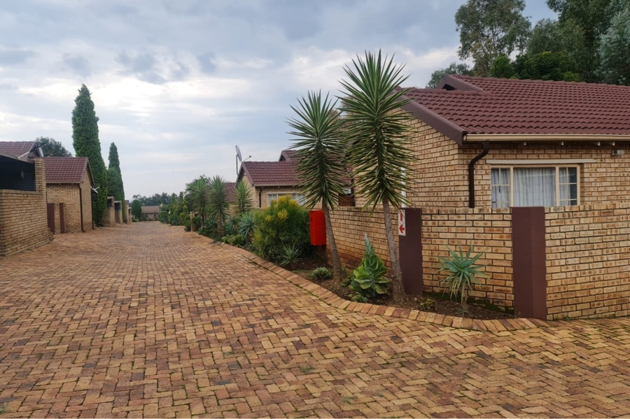 3 Bedroom Property for Sale in Honeydew Ridge Gauteng