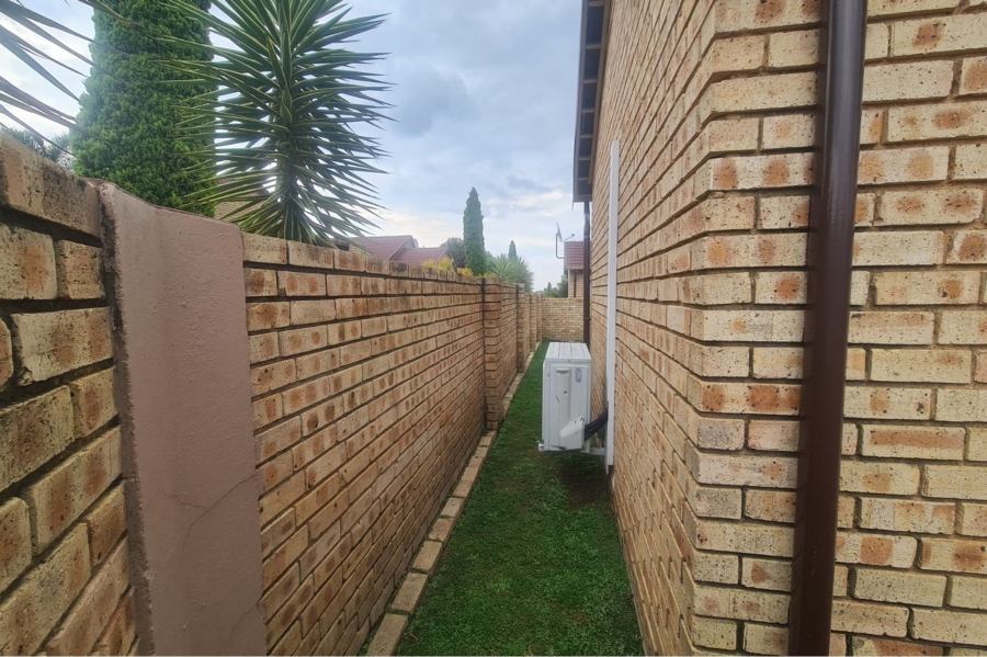 3 Bedroom Property for Sale in Honeydew Ridge Gauteng