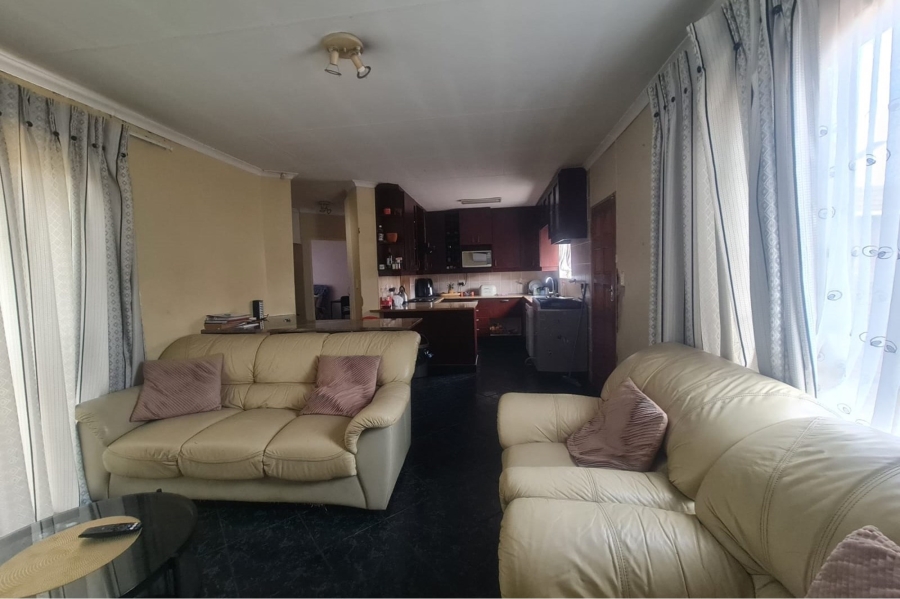 3 Bedroom Property for Sale in Honeydew Ridge Gauteng