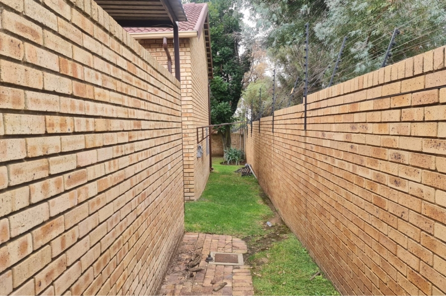3 Bedroom Property for Sale in Honeydew Ridge Gauteng