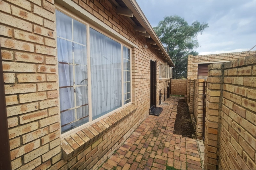3 Bedroom Property for Sale in Honeydew Ridge Gauteng