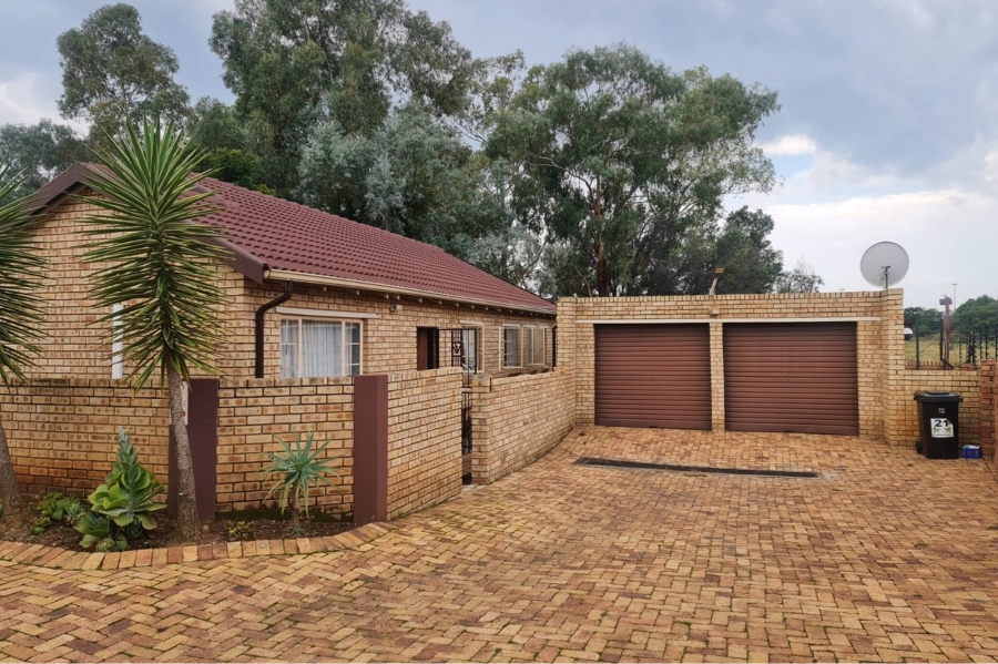 3 Bedroom Property for Sale in Honeydew Ridge Gauteng