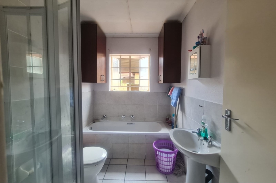 3 Bedroom Property for Sale in Honeydew Ridge Gauteng