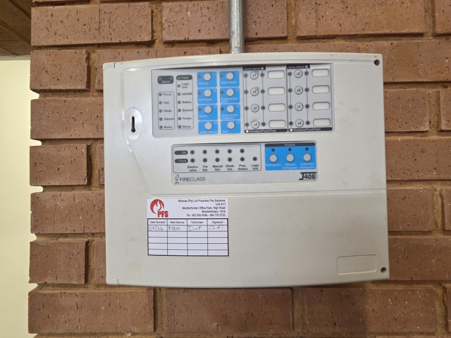 To Let commercial Property for Rent in Louwlardia Gauteng