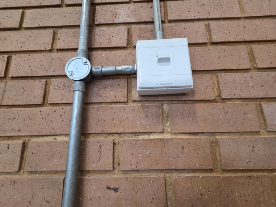 To Let commercial Property for Rent in Louwlardia Gauteng
