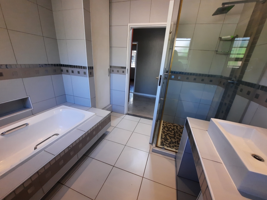 4 Bedroom Property for Sale in Bedfordview Gauteng