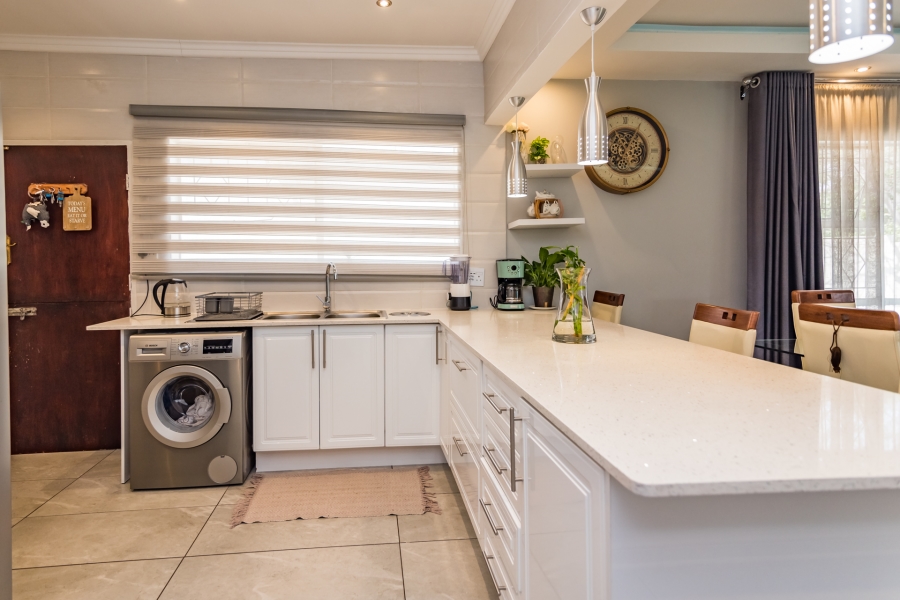 4 Bedroom Property for Sale in Buccleuch Gauteng