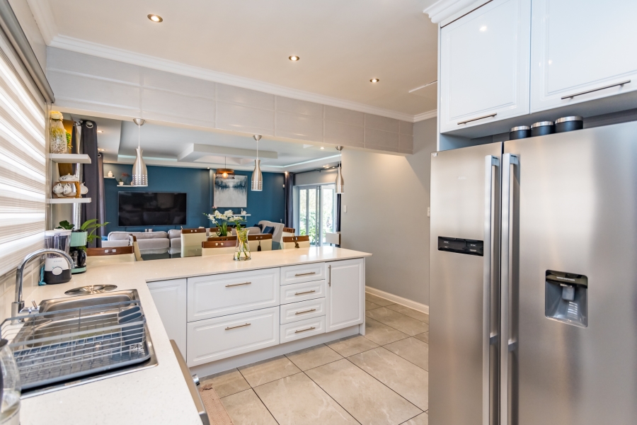 4 Bedroom Property for Sale in Buccleuch Gauteng
