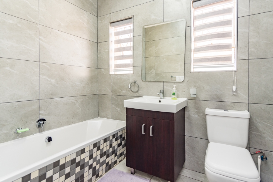 4 Bedroom Property for Sale in Buccleuch Gauteng