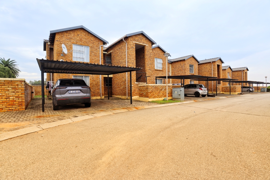 2 Bedroom Property for Sale in Honeypark Gauteng