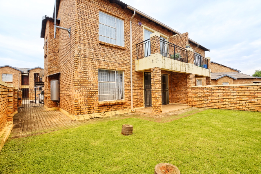 2 Bedroom Property for Sale in Honeypark Gauteng