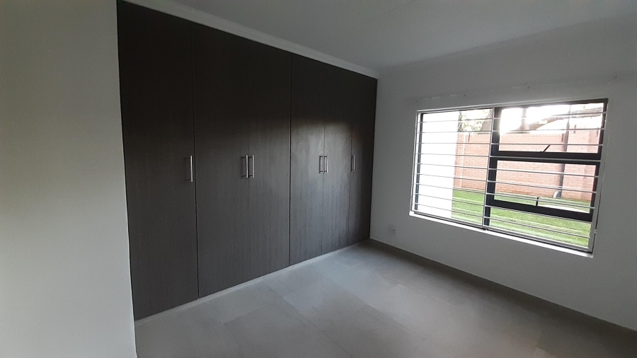 To Let 2 Bedroom Property for Rent in Bryanston Gauteng