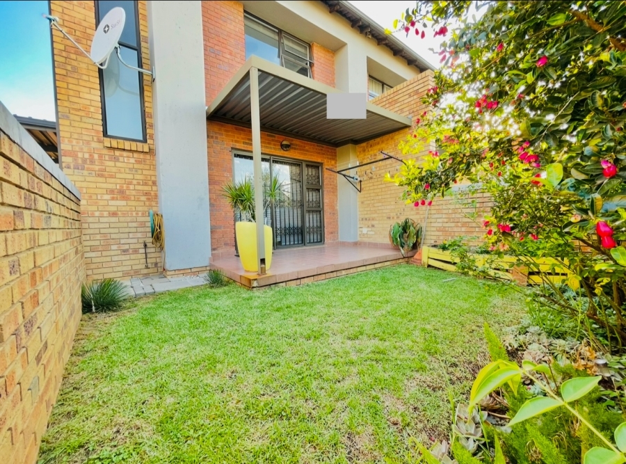 2 Bedroom Property for Sale in Wilgeheuwel Gauteng