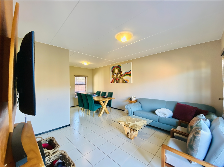 2 Bedroom Property for Sale in Wilgeheuwel Gauteng