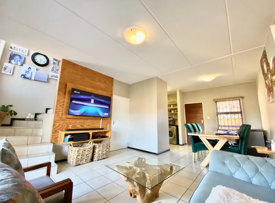 2 Bedroom Property for Sale in Wilgeheuwel Gauteng