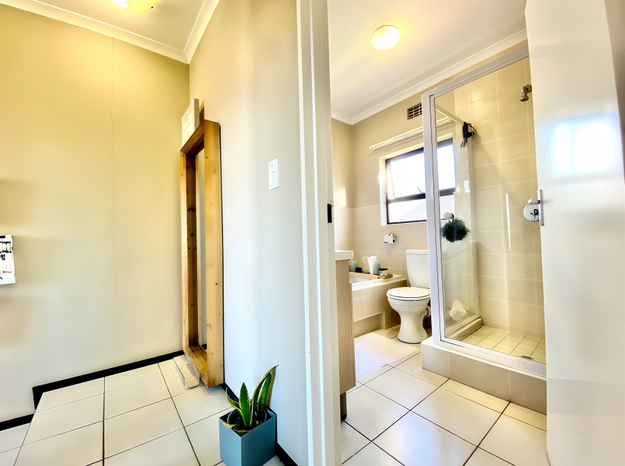 2 Bedroom Property for Sale in Wilgeheuwel Gauteng