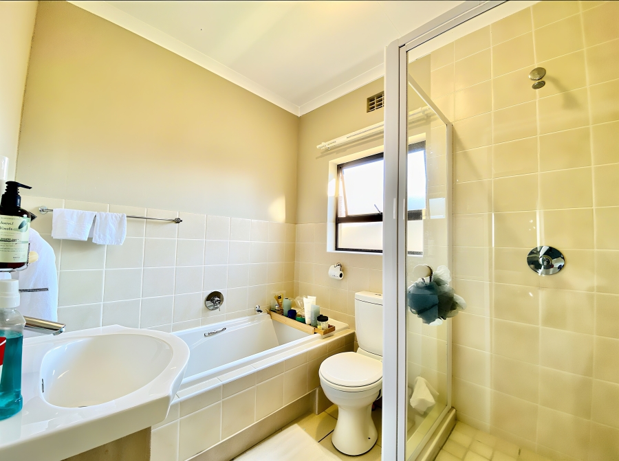 2 Bedroom Property for Sale in Wilgeheuwel Gauteng